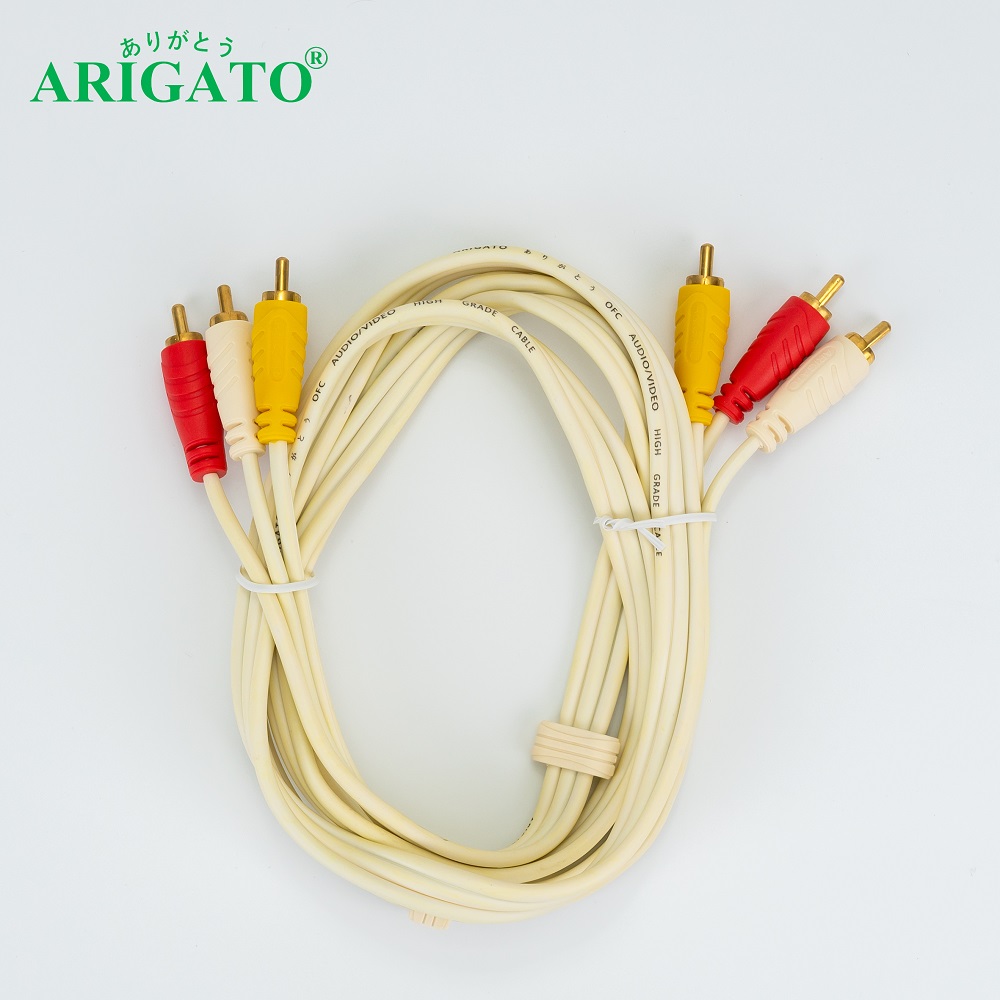 Dây Loa Trắng 3-3 Arigato 1.8m